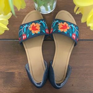 Denim sandal embroidered flowers